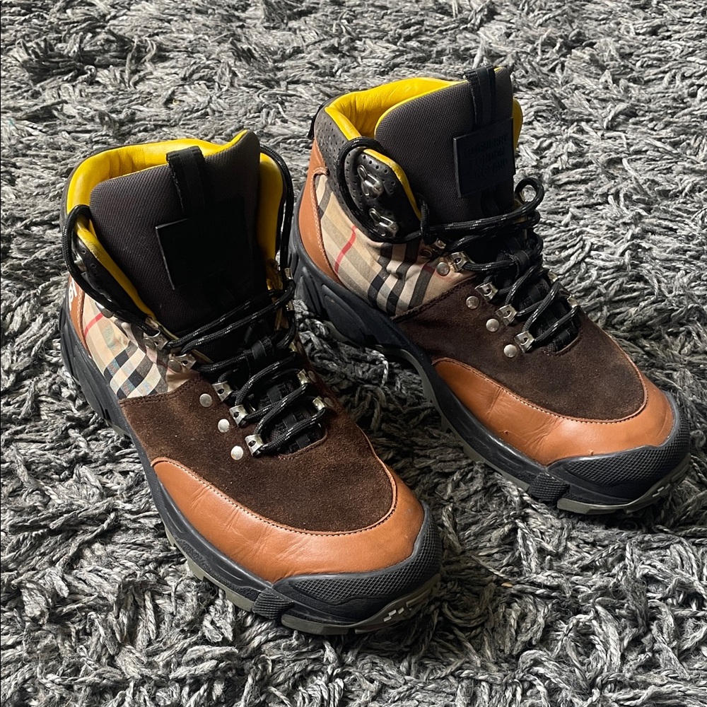 Burberry Check Tor Men's Brown and tan Checkered Hiking Boots size 41
